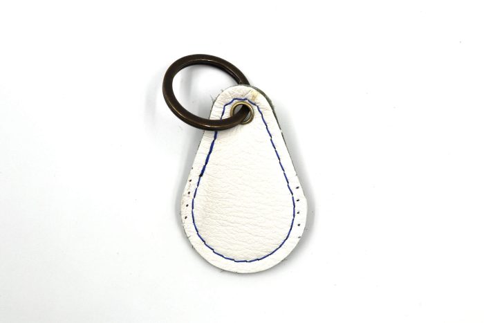 L2000 White Keychain